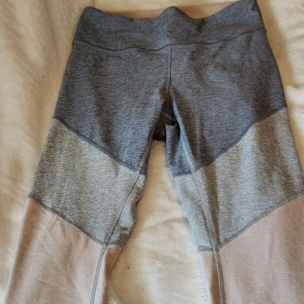 Outdoor voices warm up leggings - pink & gray